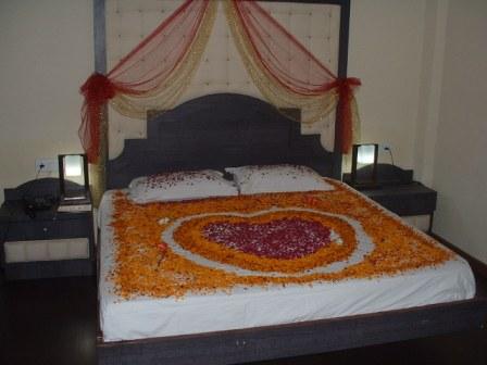 Room+Decoration Luxurious Honeymoon decorations images 