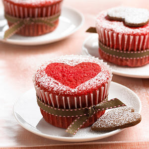 cupcakes Cupcakes and cookies for Valentine gifts