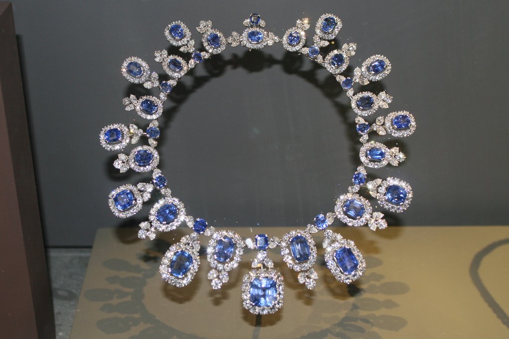 Hall+Sapphire+and+Diamond+Necklace Charming combination of necklaces 2014
