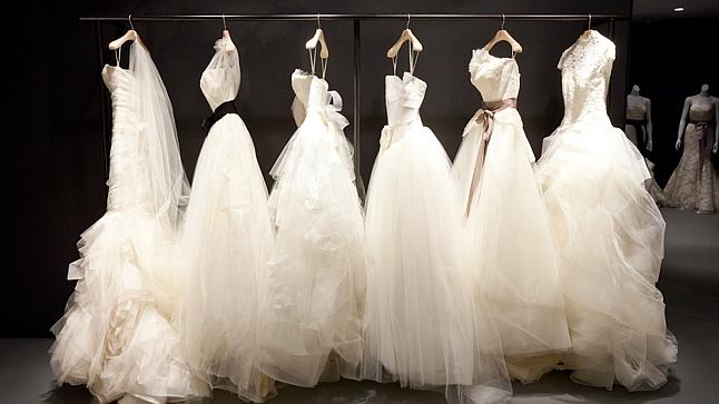 10ea398e 2714 11e2 a2c2 97df7d3ac792 VeraWang Sydney WEB 12+ +Copy  646x363 8 Tips for Choosing a Wedding Dress