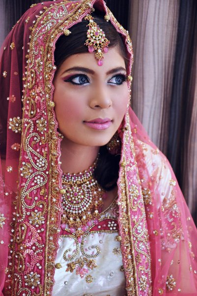 indian+bridal+wear+1 Indian wedding jewelry with special character