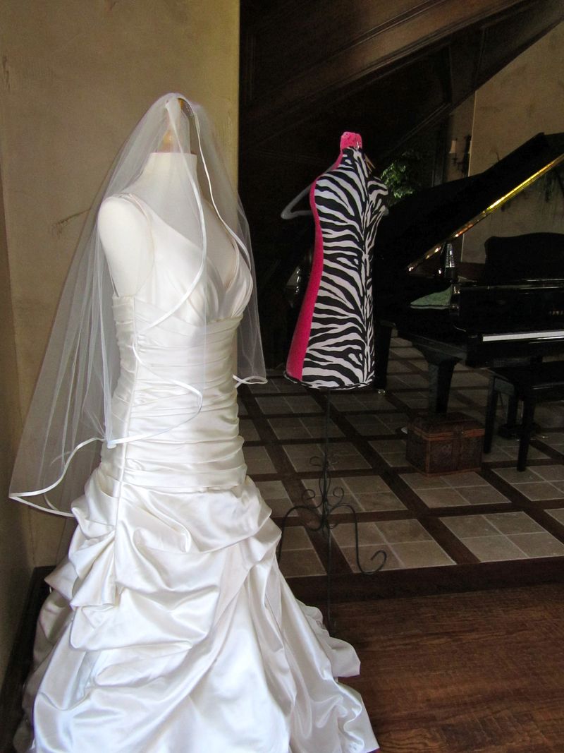  Wedding dresses in various colors by famous designers