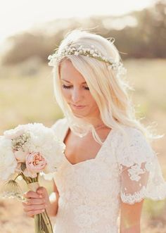 9c0322cae485cceaa82b88d27c7774ab Tiaras, headpieces, veils and wreaths of natural flowers