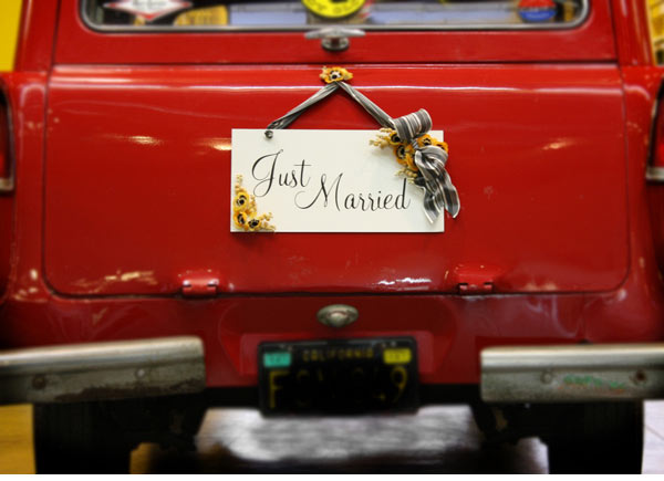 Superb Just Married Car Sign 2014 diy justmarried car sign1 Superb Just Married Car Sign 2014
