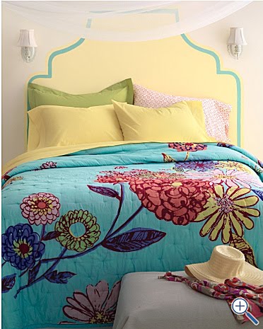  Add freshness to your room with floral quilts