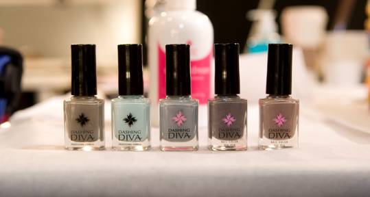 How to choose the right nail polish with your clothes How to choose the right nail polish with your clothes