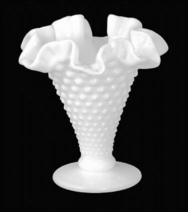 Horoscopes help you choose Valentine gift 104830 376x425 milk glass vase Horoscopes help you choose Valentine gift