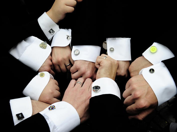 groom groomsmen shirt cuffs beth keiser How the groom chooses the Cufflinks ?