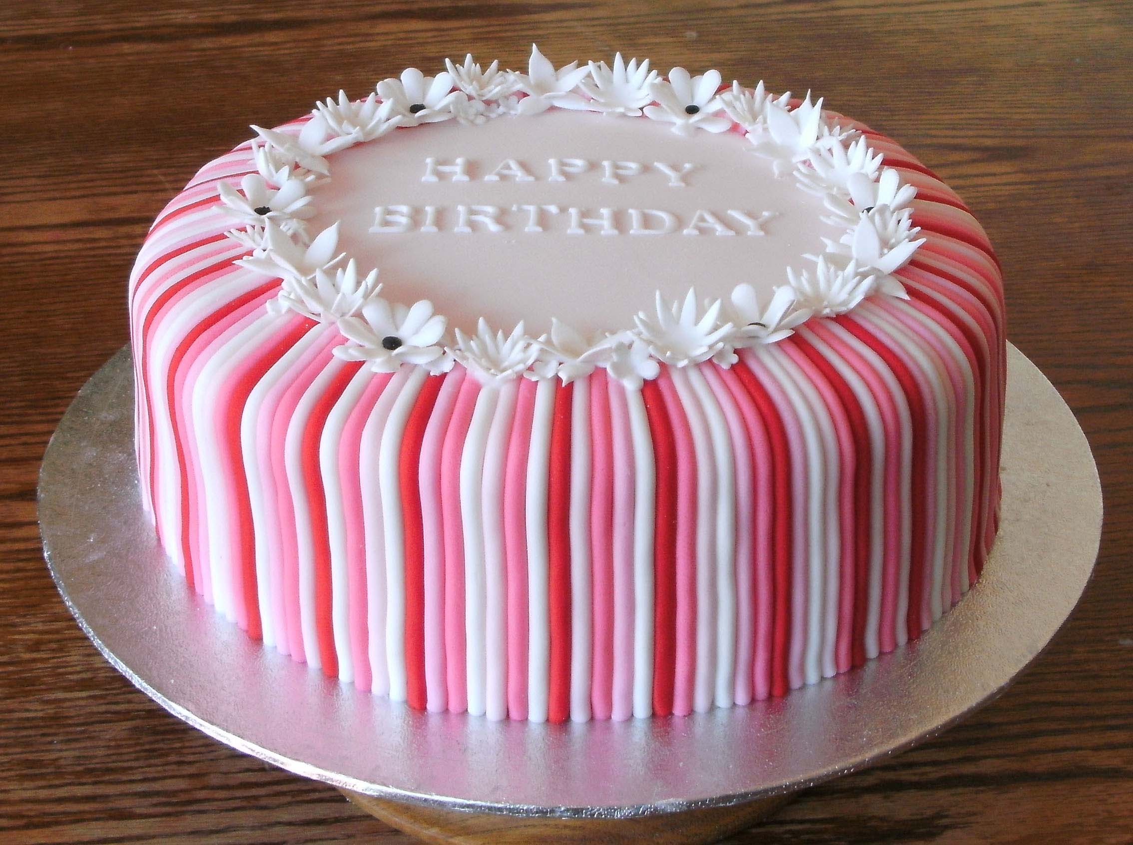 RoundedStripesCake Classic birthday cakes 