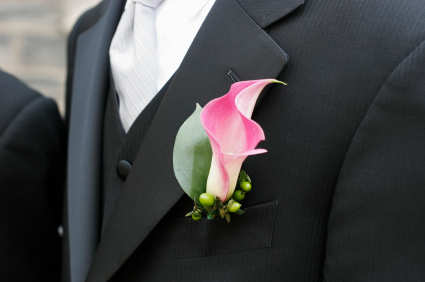 suit hire Romantic touch to the grooms suit