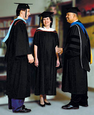 capsgownsdirect206 stylish Graduation Outfits Ideas