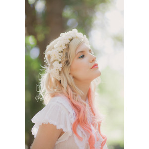  Tiaras, headpieces, veils and wreaths of natural flowers