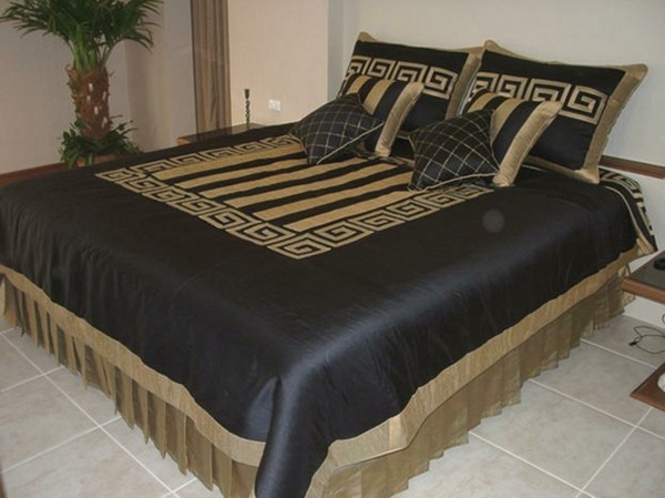 accents de couleur or sur la literie Fashionable and beautiful bed covers 2015