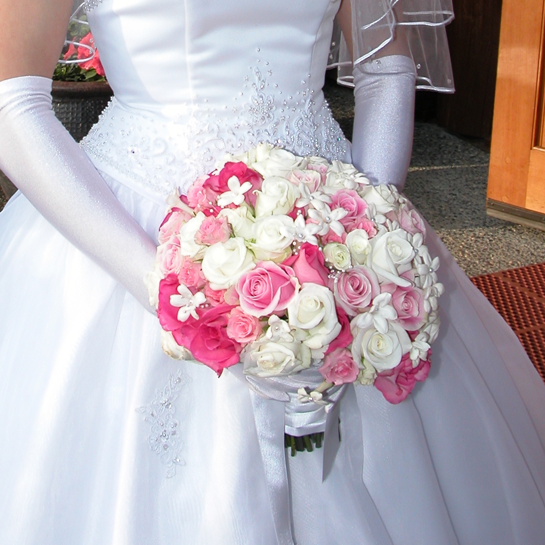bridal bouquets 1100x1100 filebridal bouquet white pink rose stephanotisjpg wikimedia  urumix.com Here are the most beautiful bouquets for bride 2014
