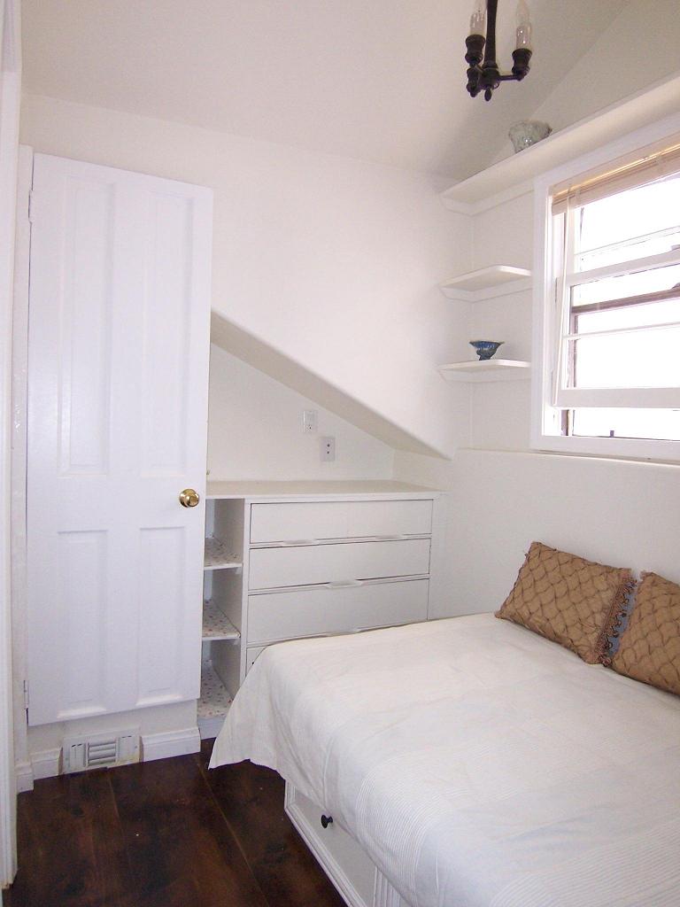 2a342953ba48a2ab607d952f8922b1ff Small & simple sleep rooms design ideas