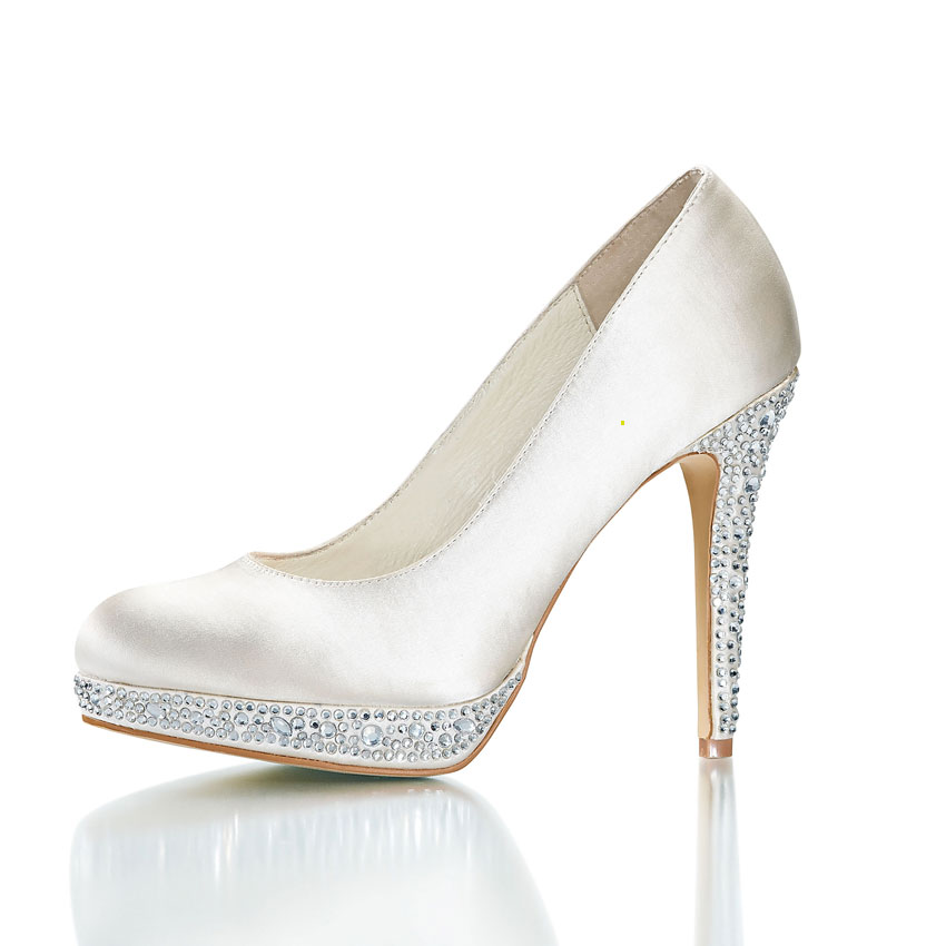3f6208f7ab79bc48f0ab7b064abf9de2 For decorating brides shoes ideas