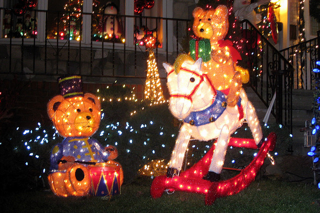 428b02bd2ffb89c66acd9175349d1339 Christmas lights in United States