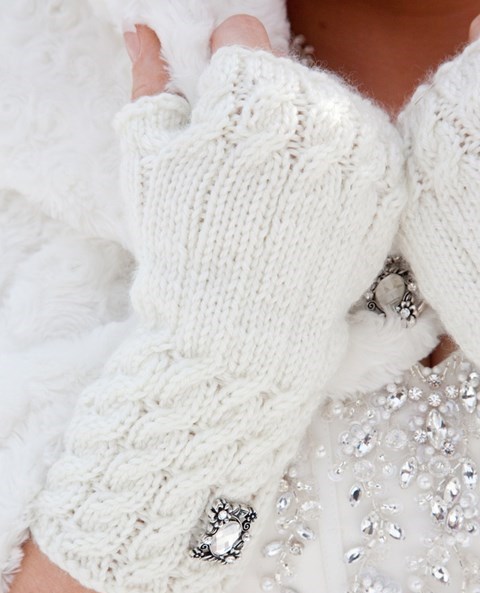 650ce56354de90039f9e058d16ed1a28 Winter Wedding accessories designs ideas