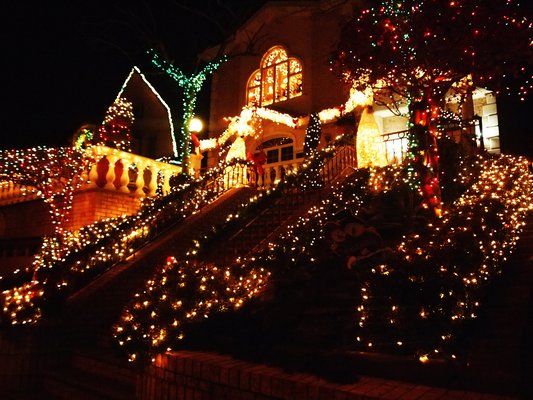 6f1267cd81033401dcece58ead3610d4 Christmas lights in United States