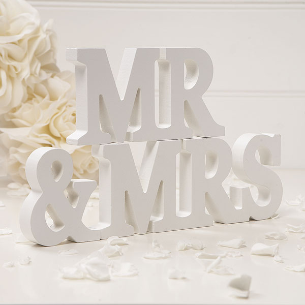 786c4e1864e0c077de64d30deef82204 Pretty wedding decoration with Mr & Mrs theme