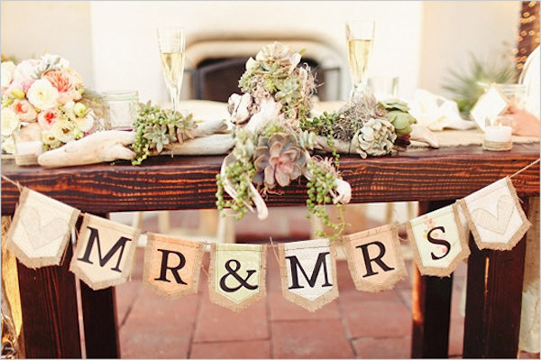 9fd07fffca068263e52aae6a5254d970 Pretty wedding decoration with Mr & Mrs theme