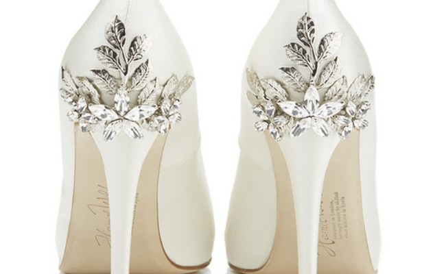 b1baed11da67f571084a97c6a8f2a8d7 For decorating brides shoes ideas