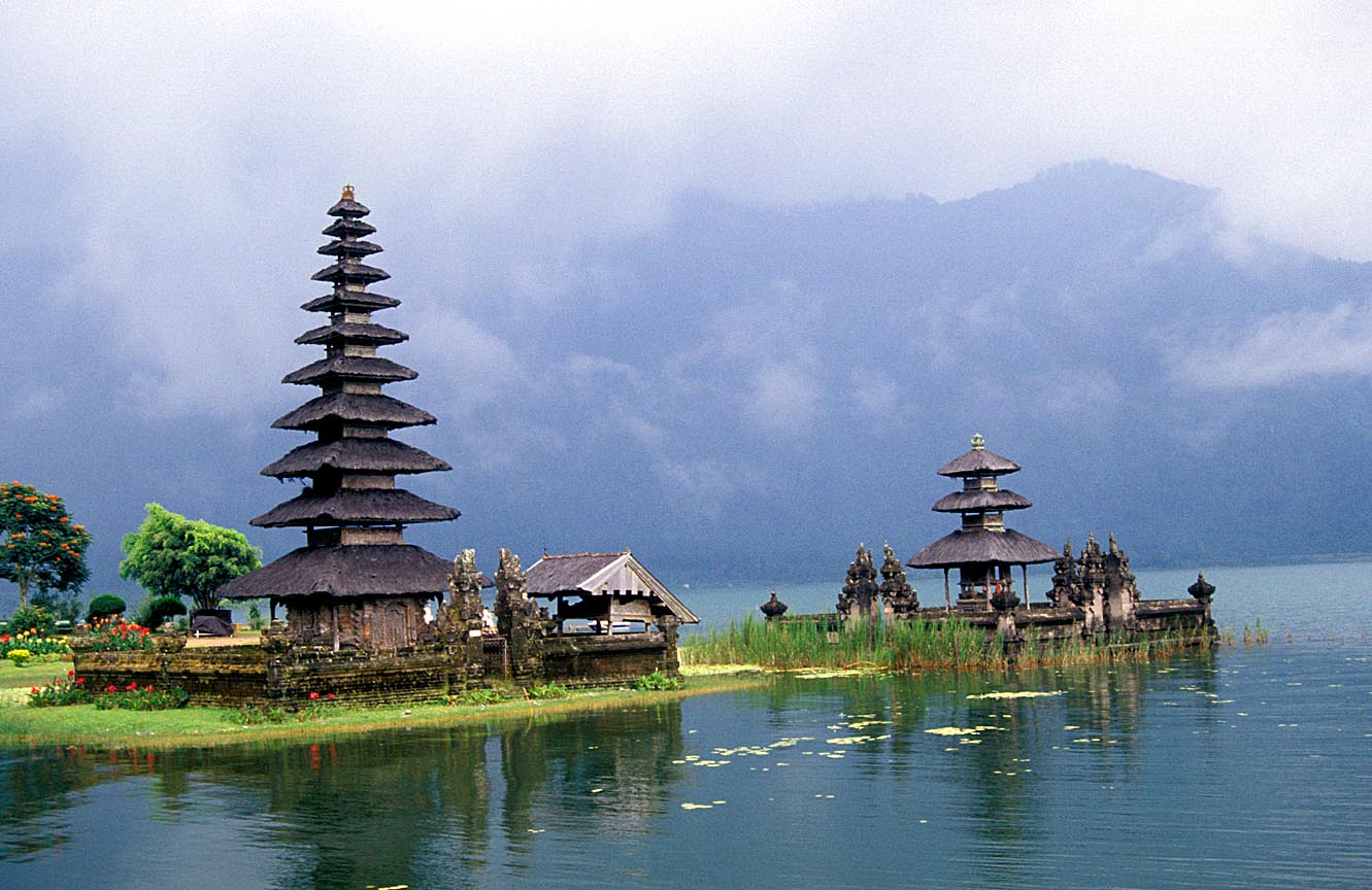 d135f01b6f9d8baa6d18b57c510732dc 10 Islands to spend your honeymoon