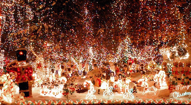 de7f5744f5c6af19080db70c42b90915 Christmas lights in United States