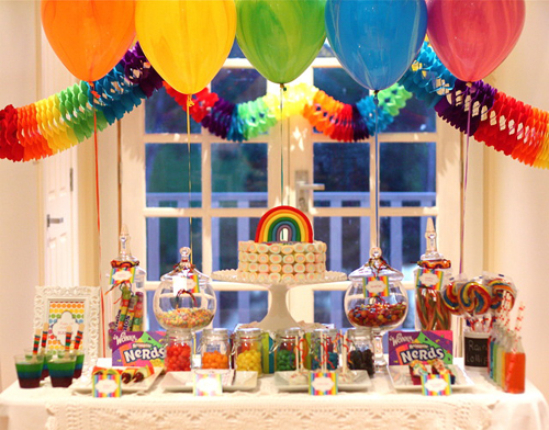 dfbec33c9a903d801c1b936cff5b7921 The birthday decoration in rainbow colors