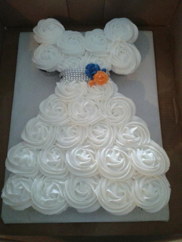 e65ad1ba7b423dd115abf574d4cd373f wedding dress cake of pre wedding ceremony