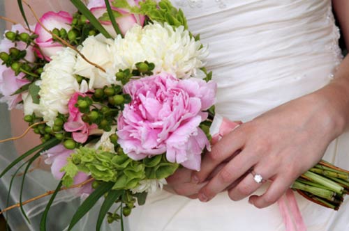 hand tied bridal bouquets 5 Here are the most beautiful bouquets for bride 2014
