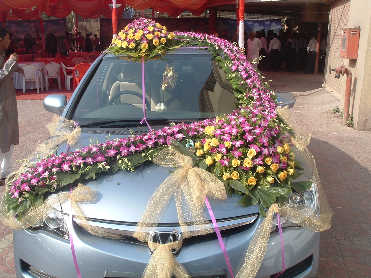 10 Ideas for wedding car flowers decoration honda wedding car 10 Ideas for wedding car flowers decoration