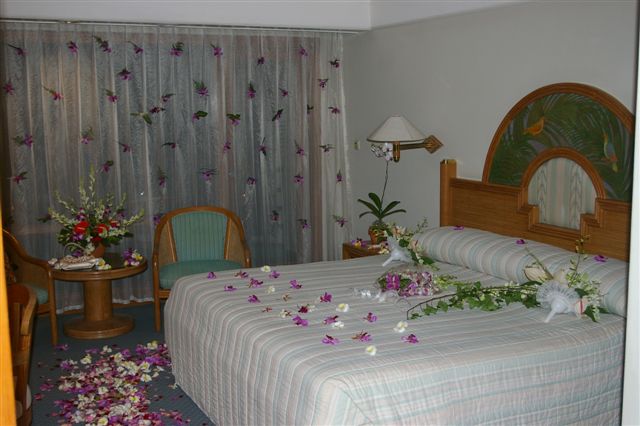  Neat Honeymoon rooms designs 