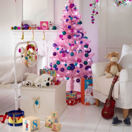 Christmas kidsroom decorations 2014 christmas kids decoration theme children special room pink blue girl boy bright colorful fun frugal tree idea craft livingroom fireplace decor unique sweet details Christmas kidsroom decorations 2014