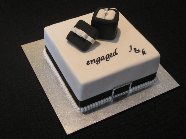 28%20 %20Engagement%20Ring%20Box Top 10 engagement ring cakes design 2014