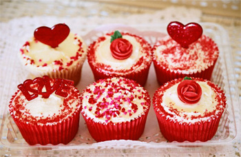 presents1 Cupcakes and cookies for Valentine gifts