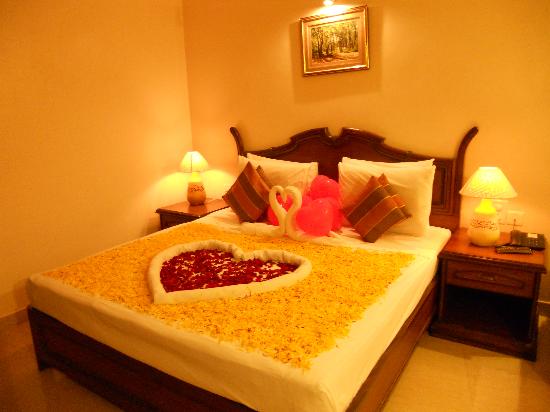 honeymoon flower decoration Luxurious Honeymoon decorations images 