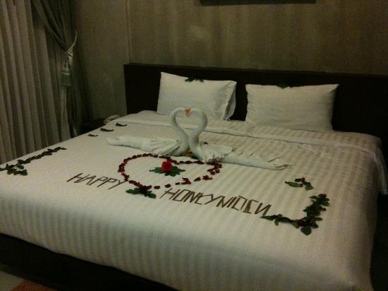 filename img 0362 jpg Luxurious Honeymoon decorations images 