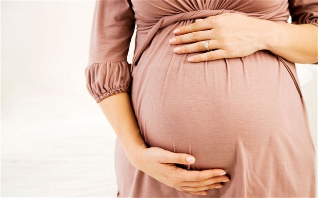 A7GEAW 2378638b Caring Beauty During Pregnancy