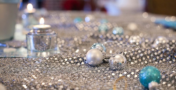  Hot winter wedding colors combinations: Blue and white or silver
