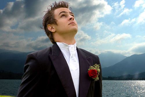  Romantic touch to the grooms suit