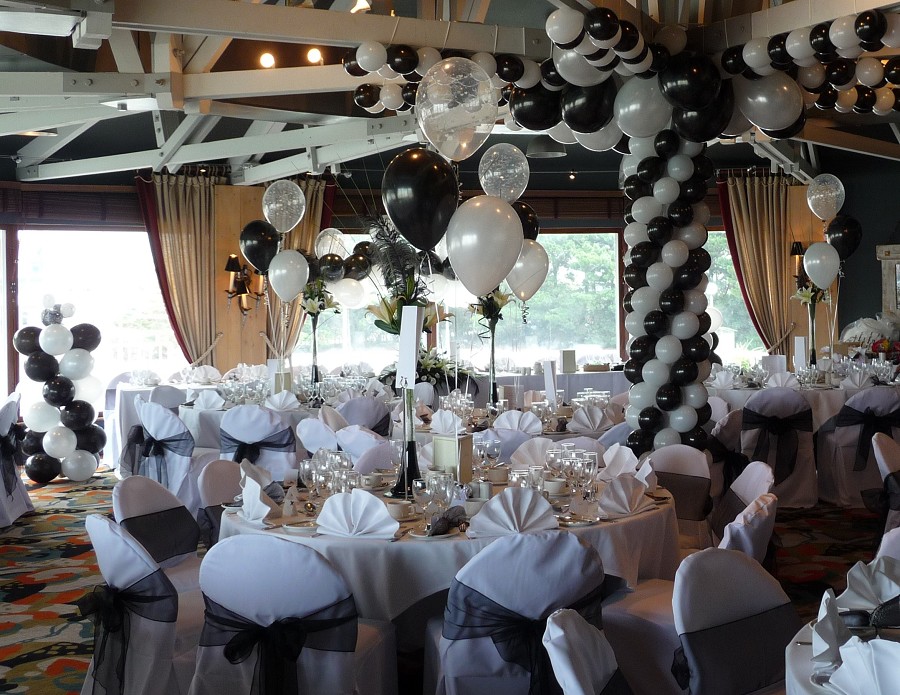  Let the balloons add fun to your wedding
