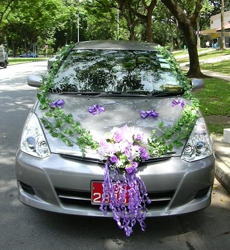  The wedding car ... reflect the elegance 
