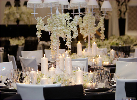 weddinglunchblackwhitehostess2 Modern black wedding accessories 2014