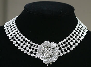 10403b98a3016ed21311f056e679c7492 Awesome diamond necklace 2014