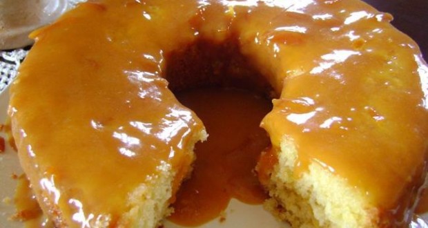 Sponge cake filled with cream and caramel