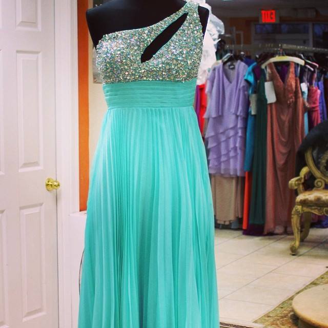 1800455 750836028267654 1527965719 n Unique soiree dresses collection 2014