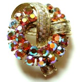 Distinctive accessories for the bride mother