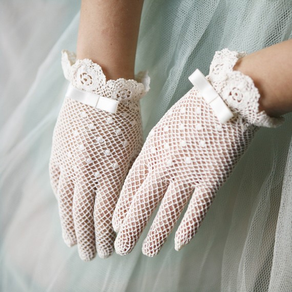 Etsy bridal gloves2 Conditions choose and wear bridal Gloves 