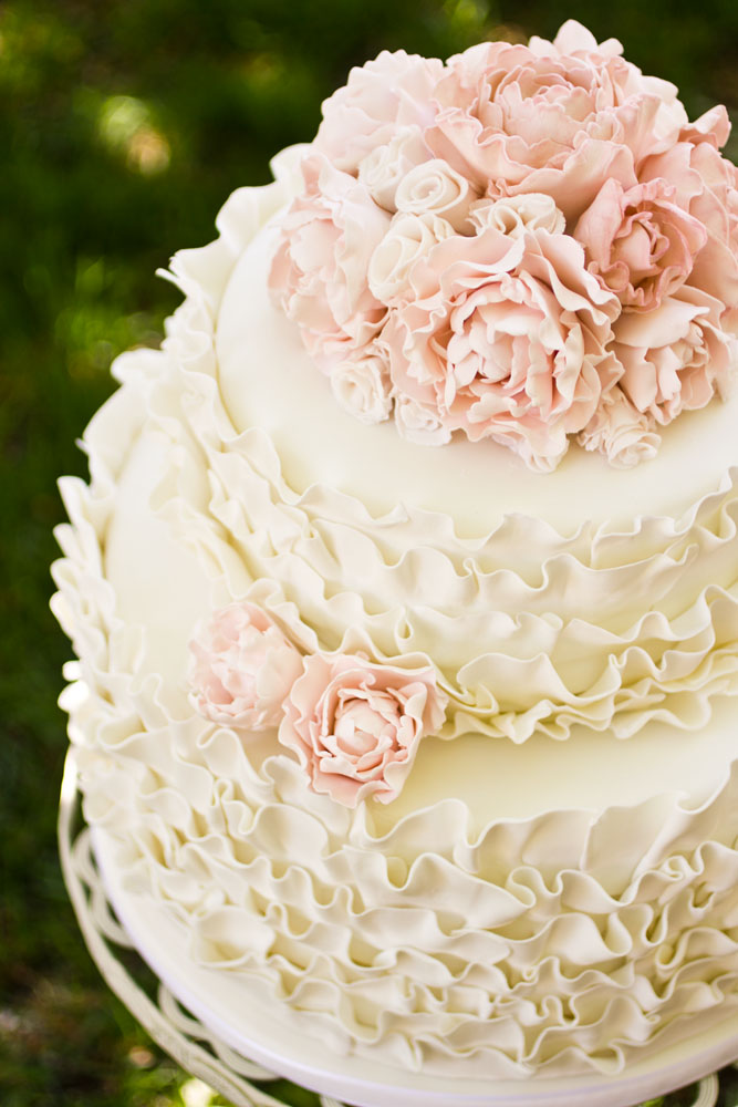 Ruffle Cake Full Above No Chair 5 trends of wedding cakes in 2014